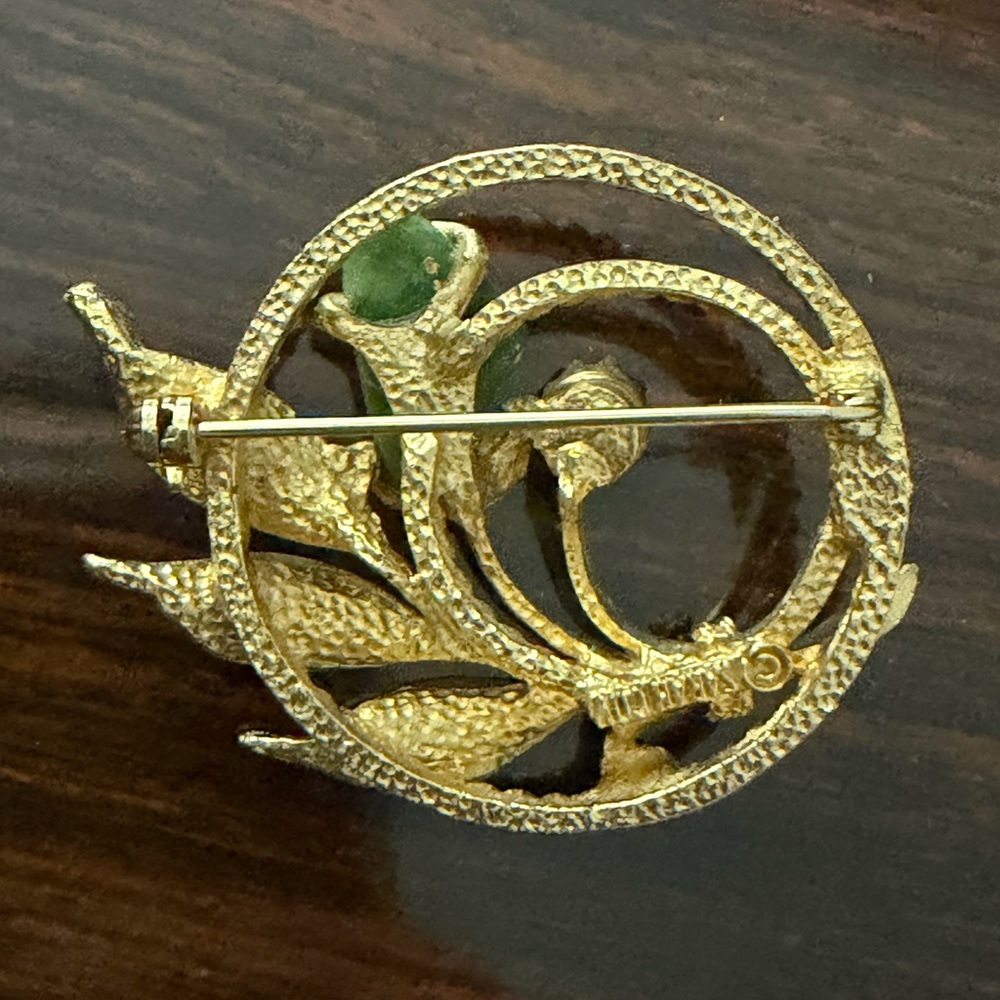 Vintage Sarah Coventry brooch gold tone green jade stone faux pearl flower - Picture 2 of 4